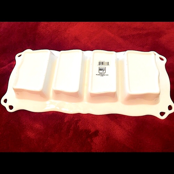 🎄Mikasa Holiday Lace Section Serving Dish🎄 - Picture 6 of 8